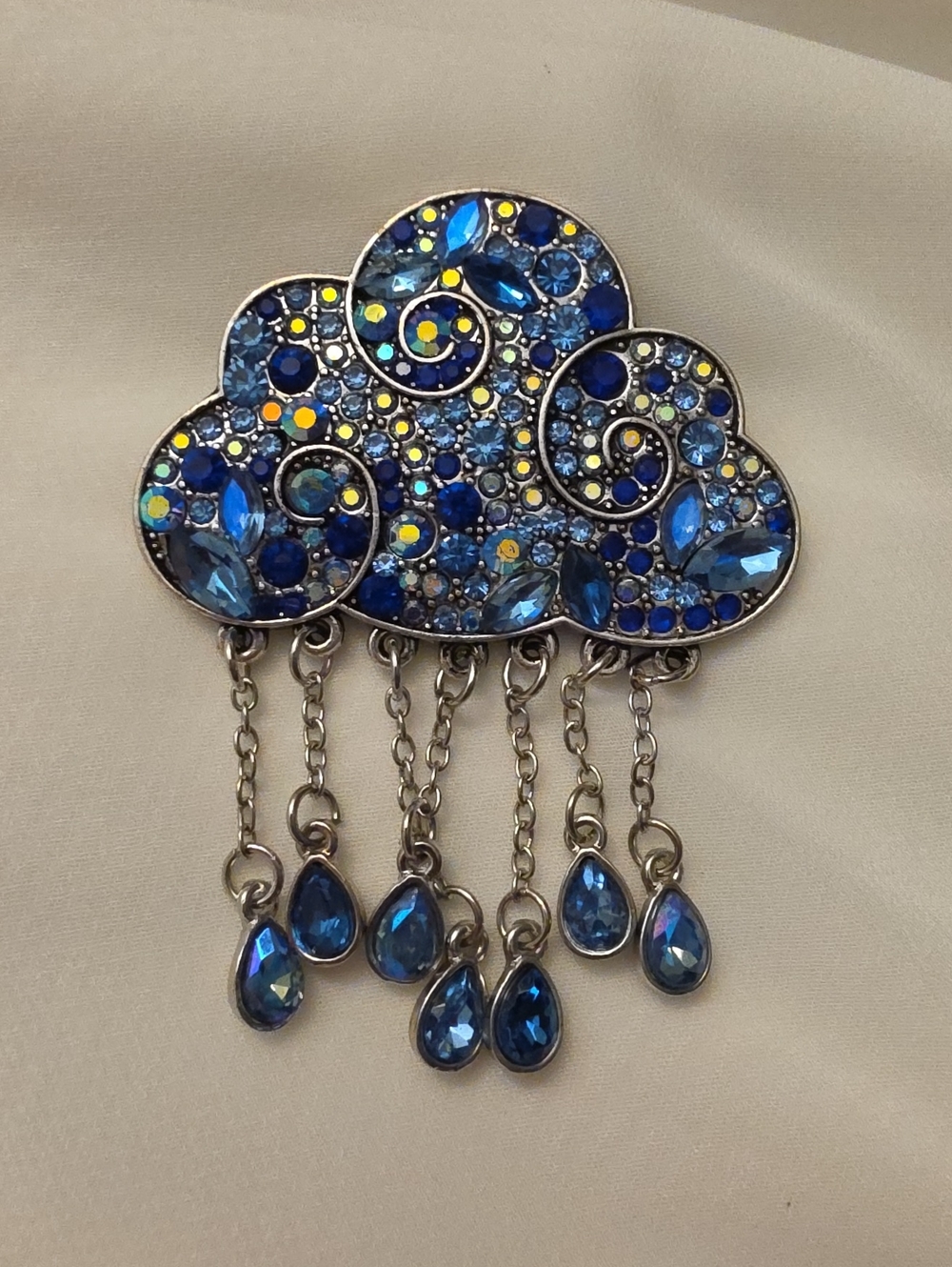 Sparkling Blue Rhinestone Rain Cloud Brooch Pin Whimsical Silver Tone Dangle